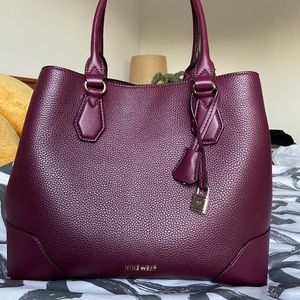 Nine West purse. Very good condition. Medium size.